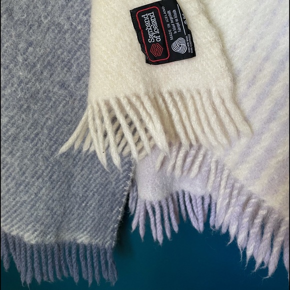 Samband of Iceland Wool Throw Blanket - Picture 4 of 8